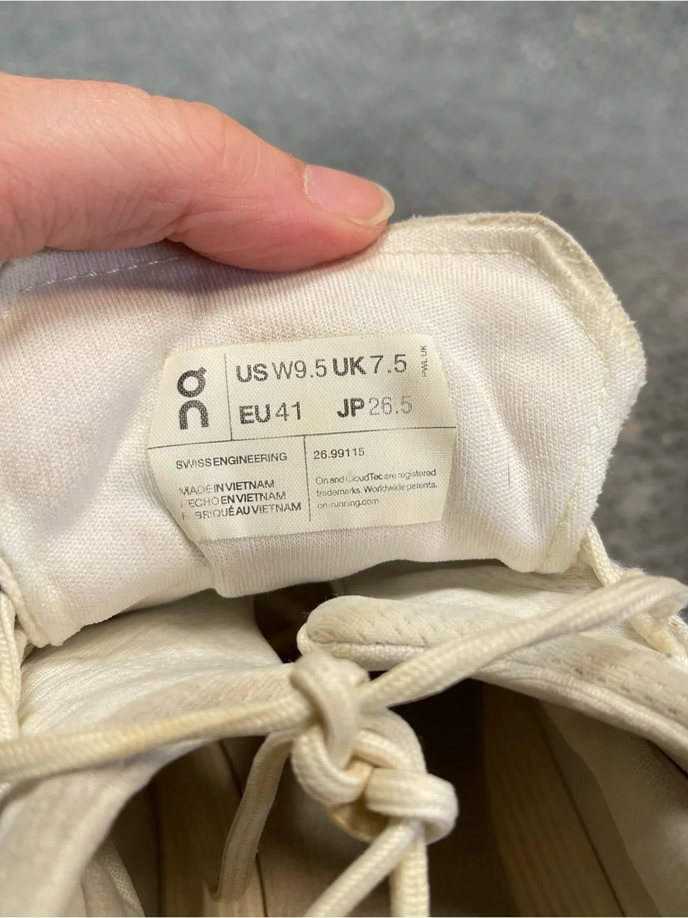 On Cloud Cloudnova White Running Shoes Size 9.5 Women’s